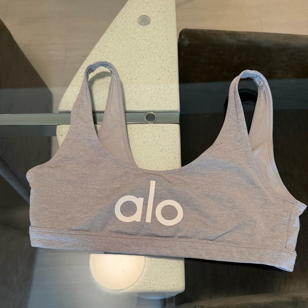 ALO Yoga Light Grey Scoop-Neck Logo Sports Bra